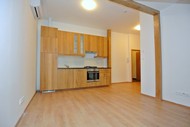 Podkrovní, 2+kk, 40 m2, Na Pankráci, Praha…